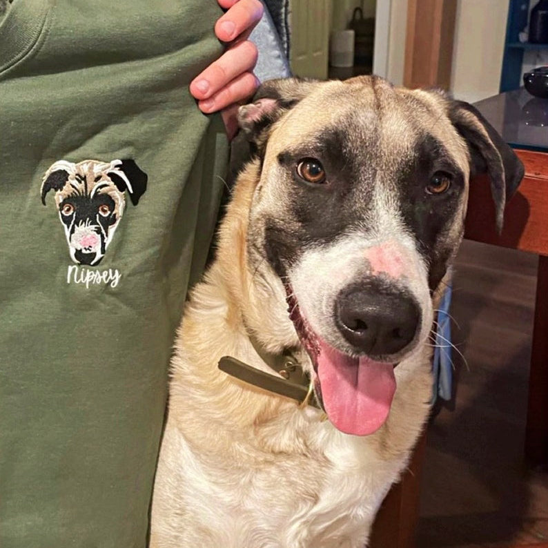Sudadera con capucha personalizada con cara y nombre de mascota bordada