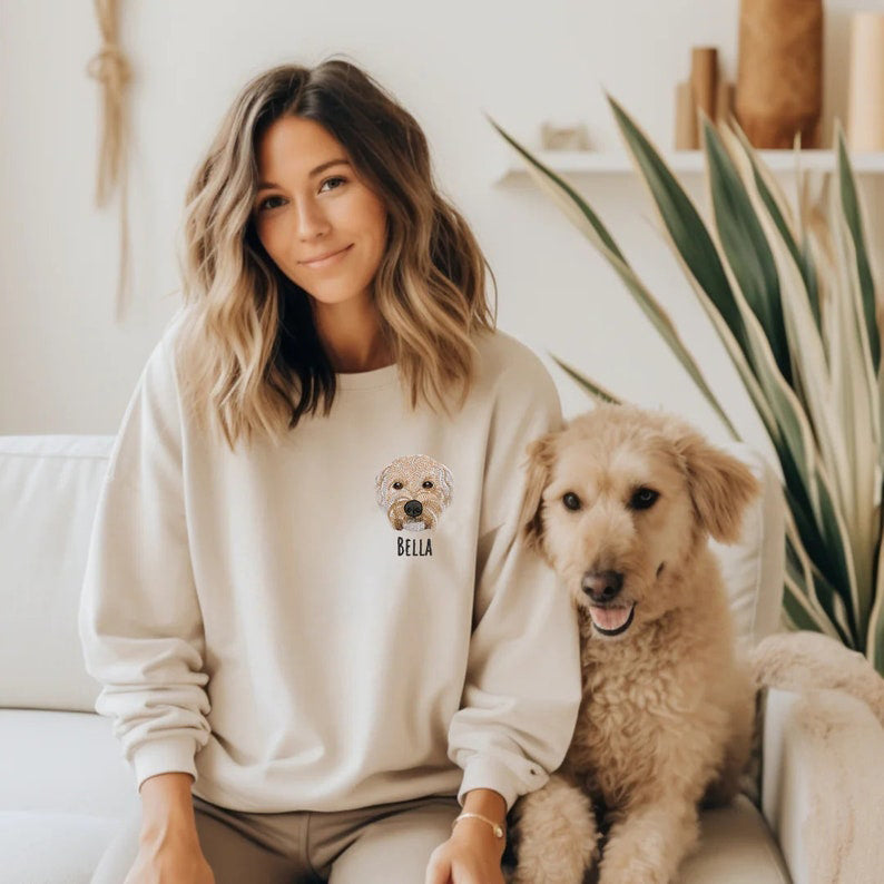 Sudadera con capucha personalizada con cara y nombre de mascota bordada