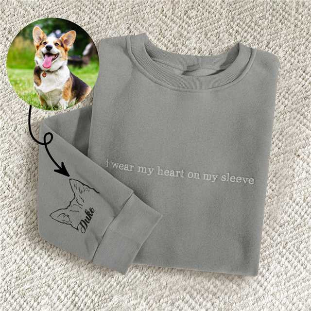 SUDADERA CON CAPUCHA PERSONALIZADA BORDADA "CORAZÓN EN LA MANGA", UNISEX