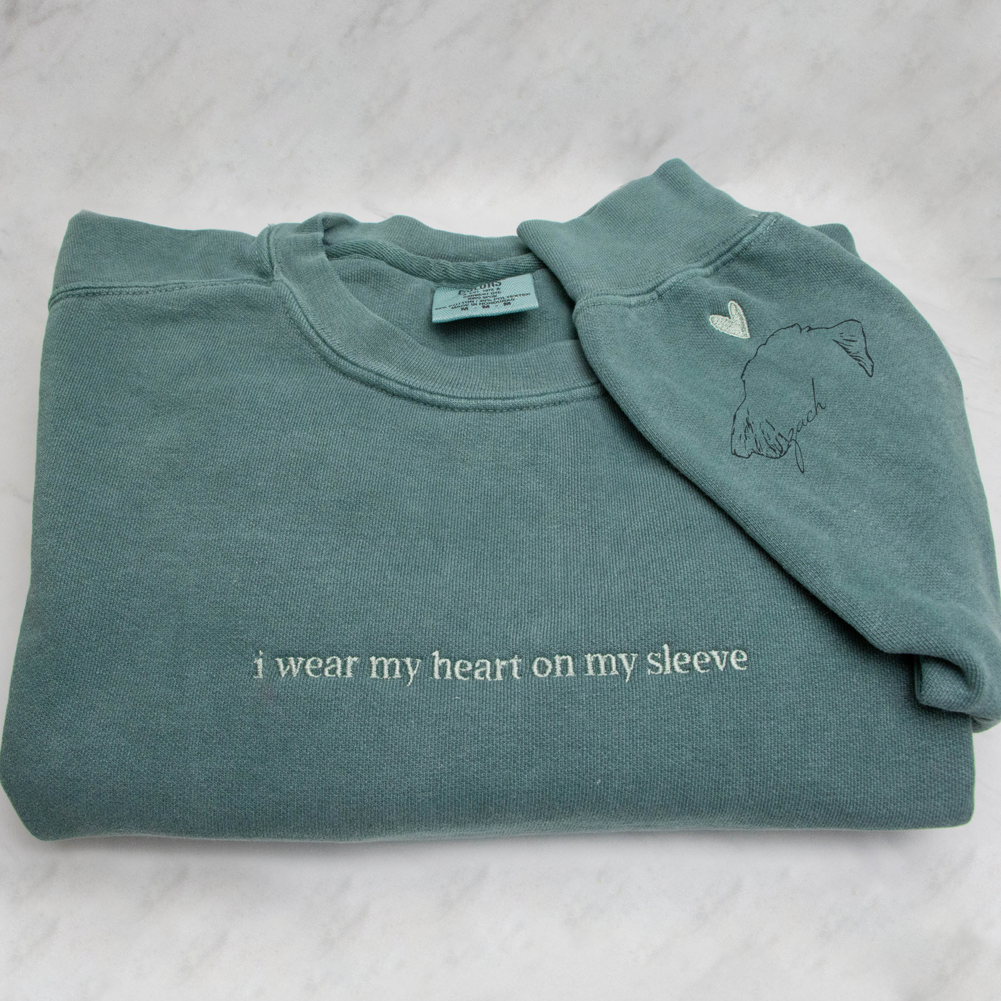 "Corazón en mi manga" Cuello redondo personalizado bordado, unisex